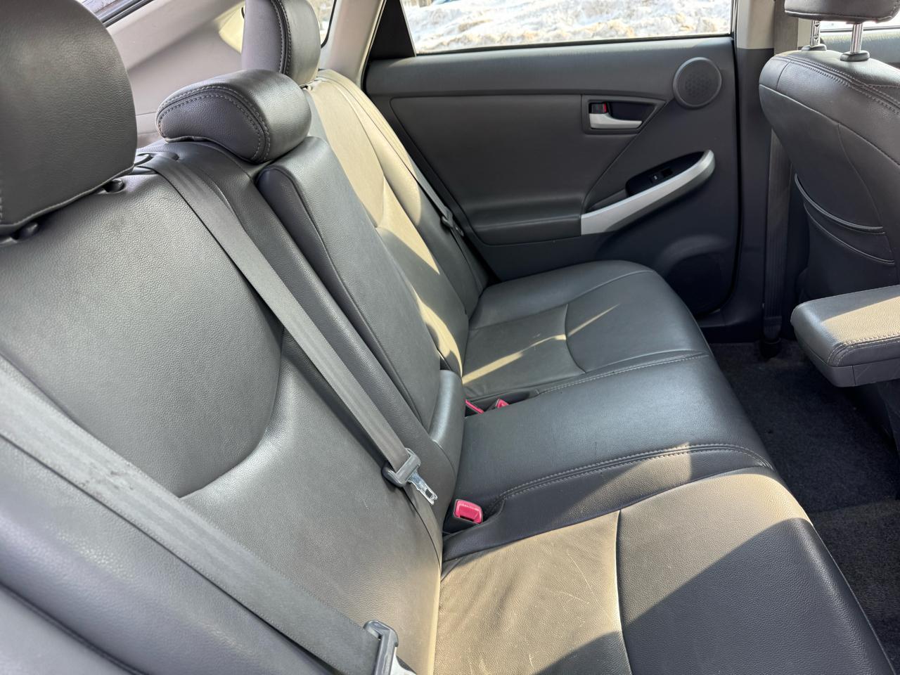 Toyota Prius Prius V 2010