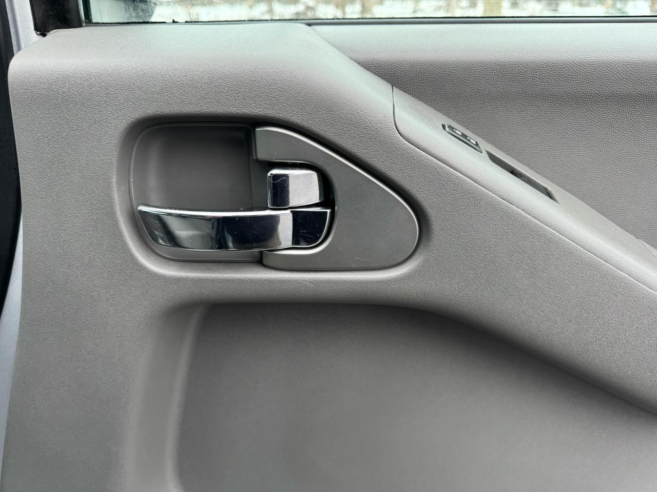 Nissan Frontier SE Crew Cab 4WD 2010