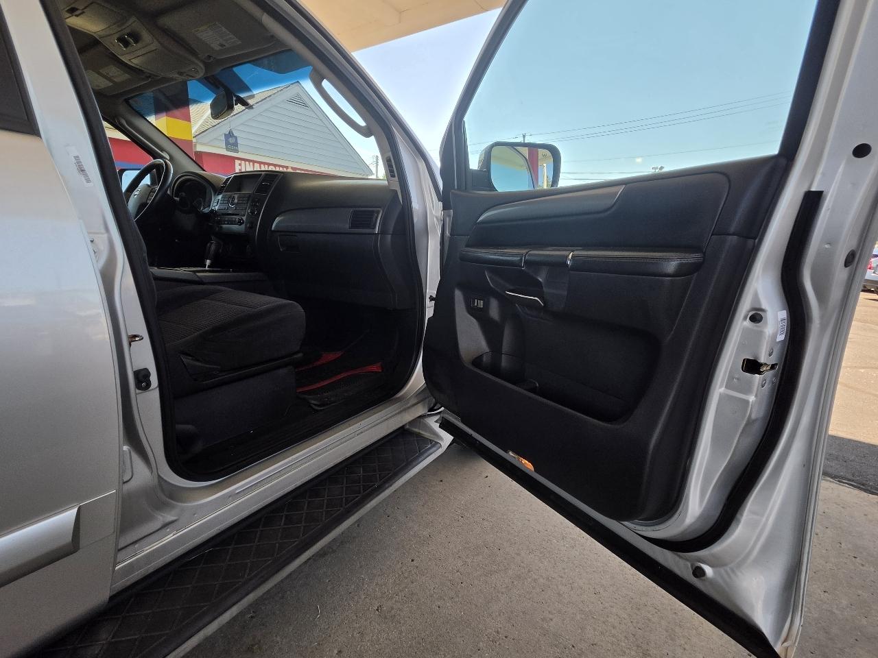 Nissan Armada SL 4WD 2012