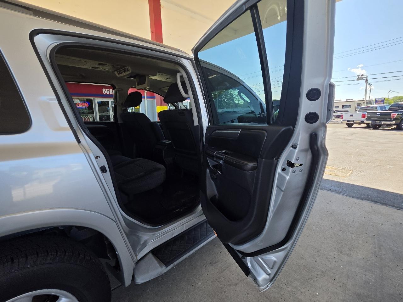 Nissan Armada SL 4WD 2012