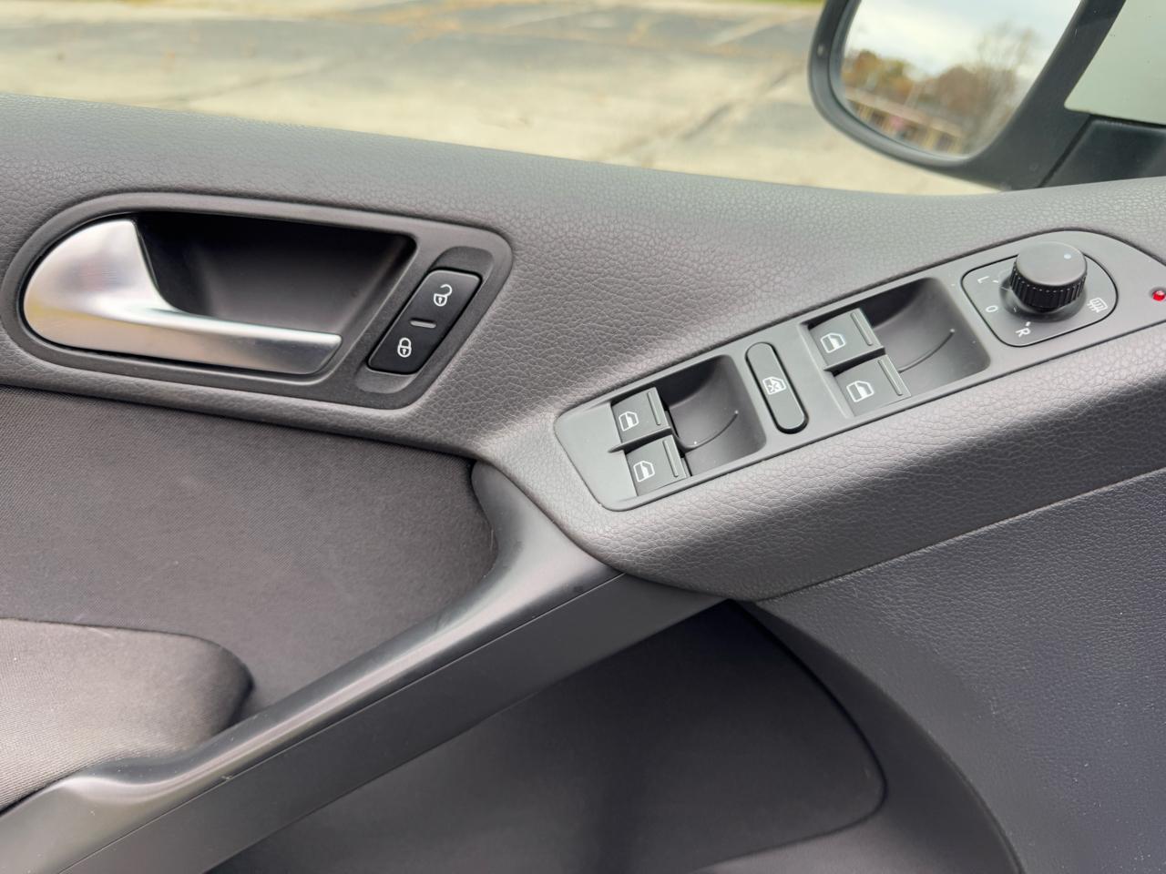 Volkswagen Tiguan S 4Motion 2012