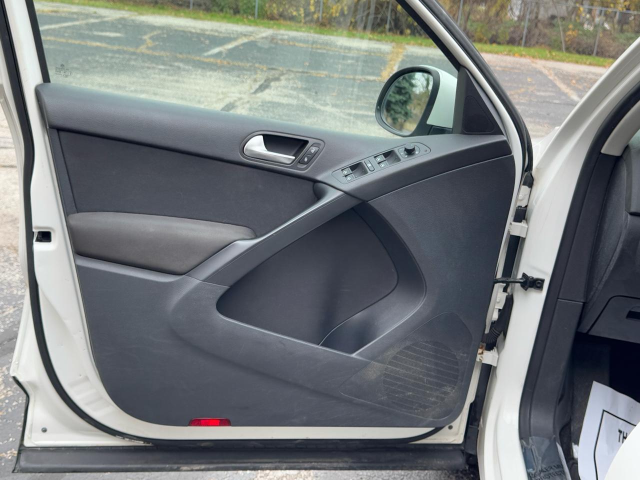 Volkswagen Tiguan S 4Motion 2012