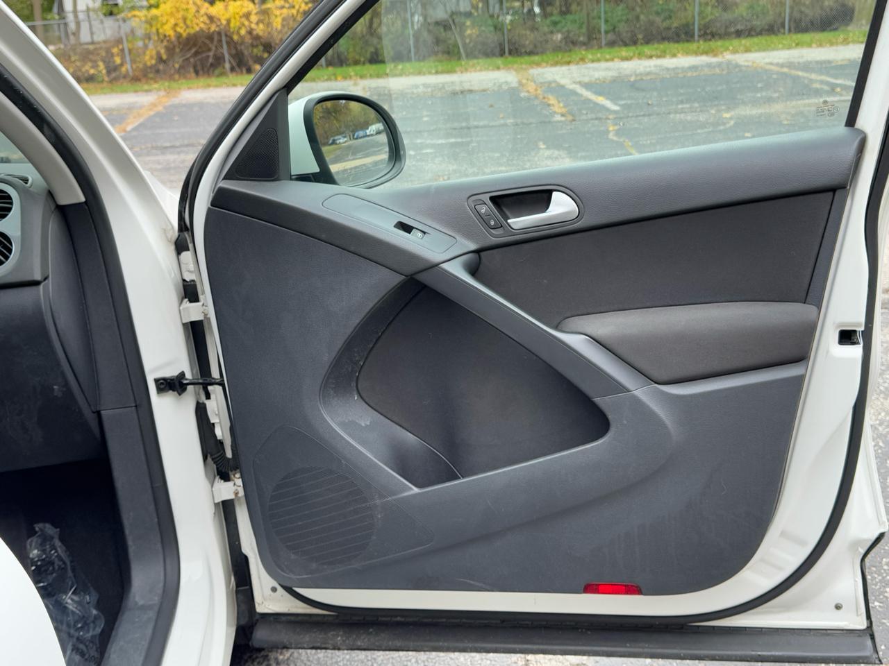 Volkswagen Tiguan S 4Motion 2012