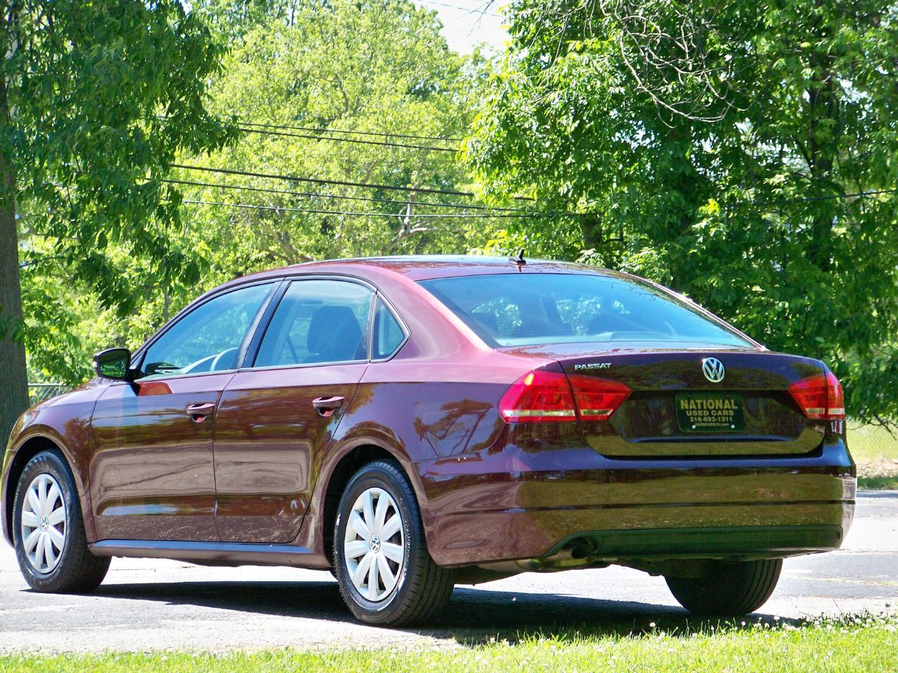 Volkswagen Passat 2.5L S W/Appearance 2013