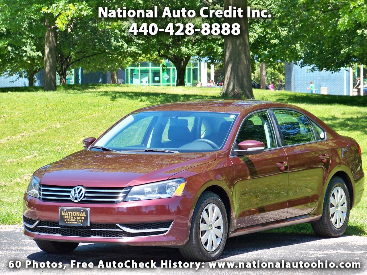 Volkswagen Passat 2.5L S W/Appearance 2013