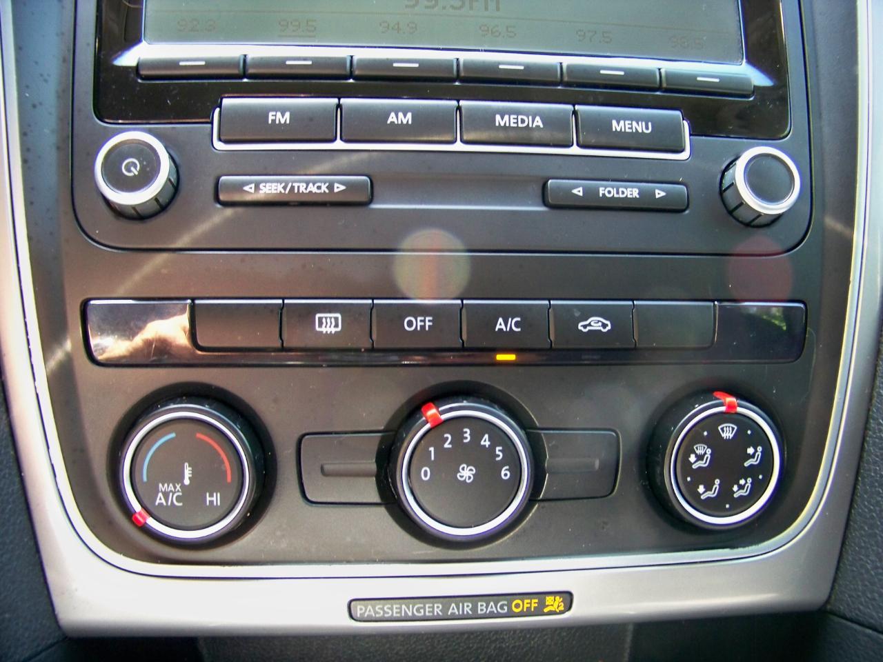 Volkswagen Passat 2.5L S W/Appearance 2013
