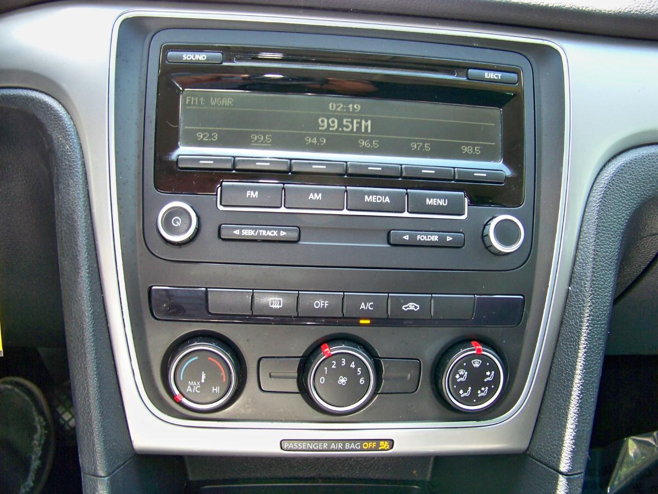 Volkswagen Passat 2.5L S W/Appearance 2013