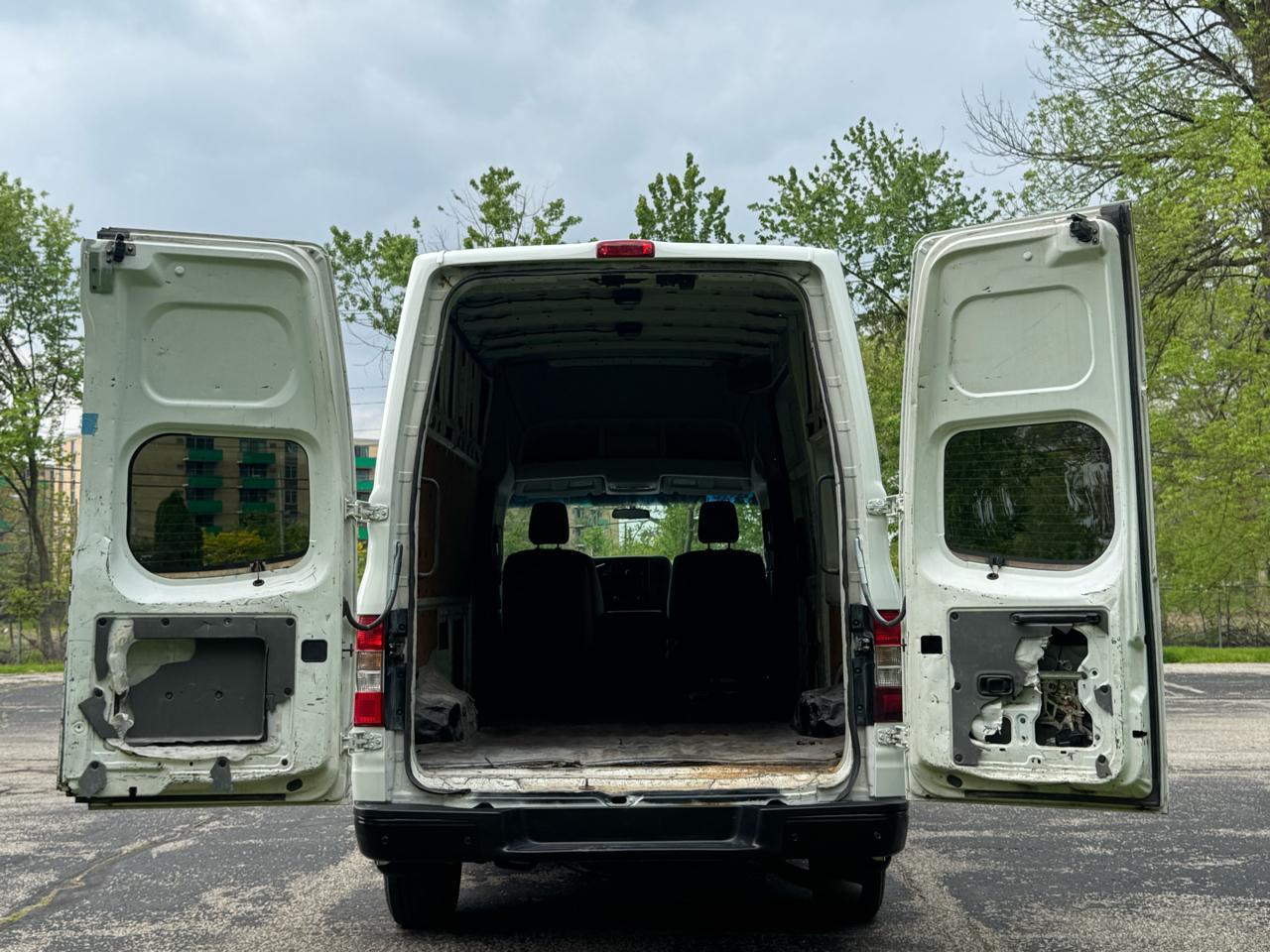 Nissan NV Cargo 2500 HD S V6 High Roof 2014