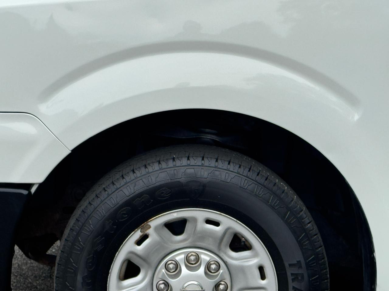 Nissan NV Cargo 2500 HD S V6 High Roof 2014