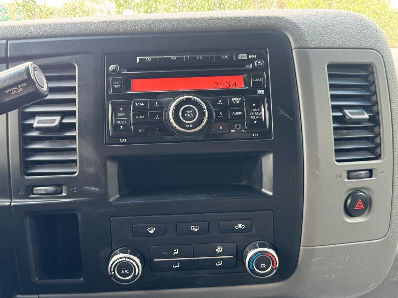 Nissan NV Cargo 2500 HD S V6 High Roof 2014