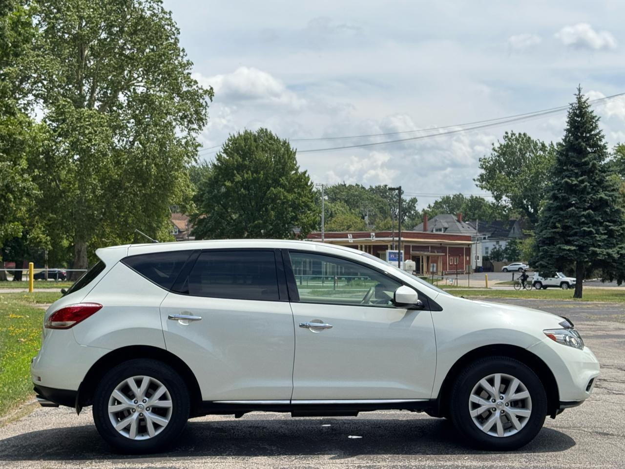Nissan Murano S 2011