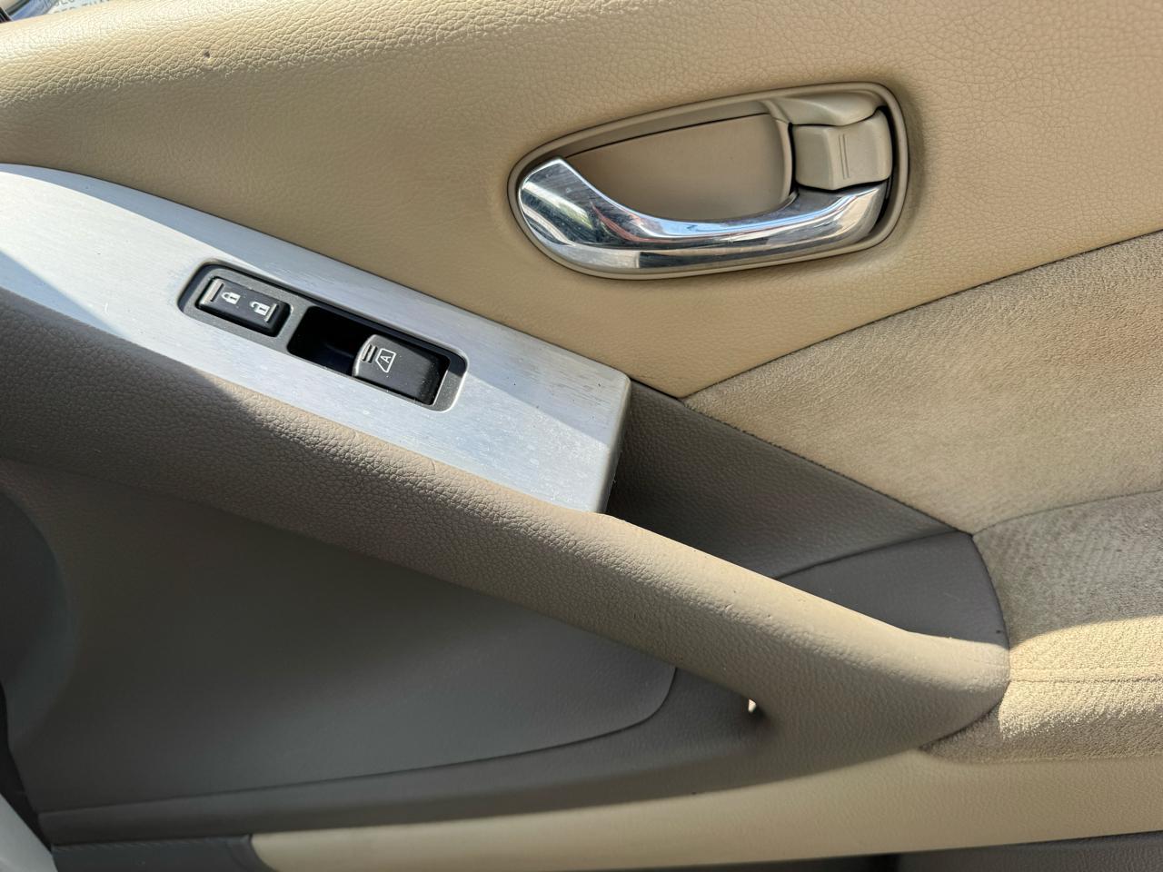Nissan Murano S 2011