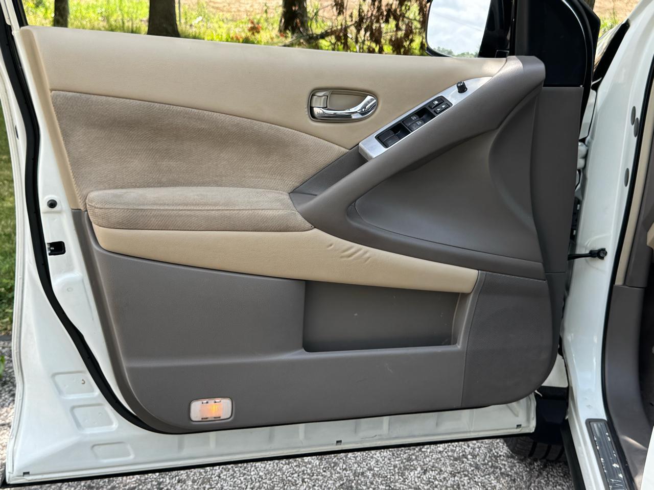 Nissan Murano S 2011