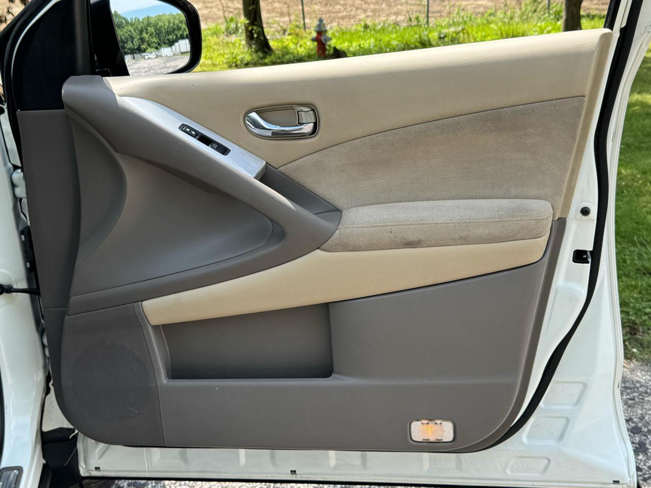 Nissan Murano S 2011