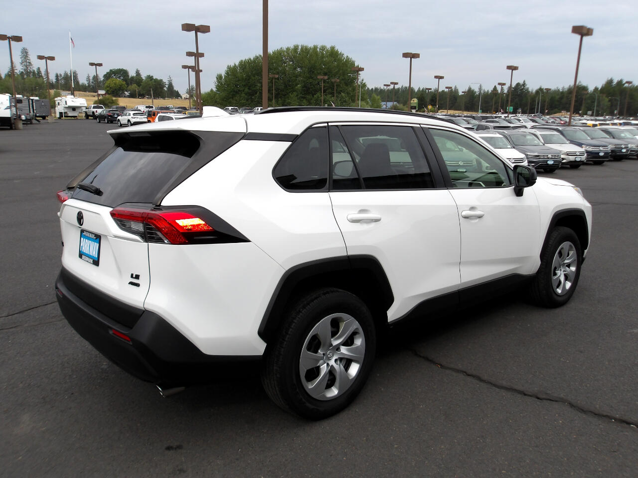 2019 Toyota RAV4 LE photo 3