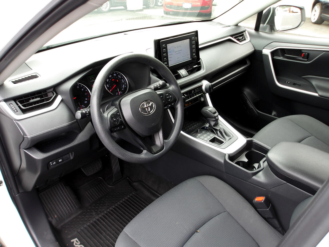 2019 Toyota RAV4 LE photo 7