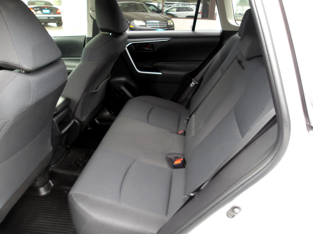 2019 Toyota RAV4 LE photo 8