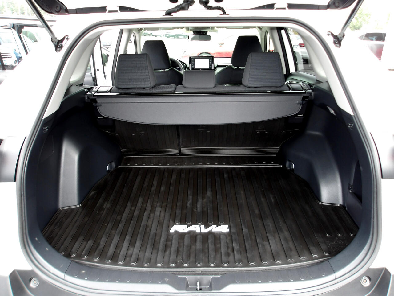 2019 Toyota RAV4 LE photo 9