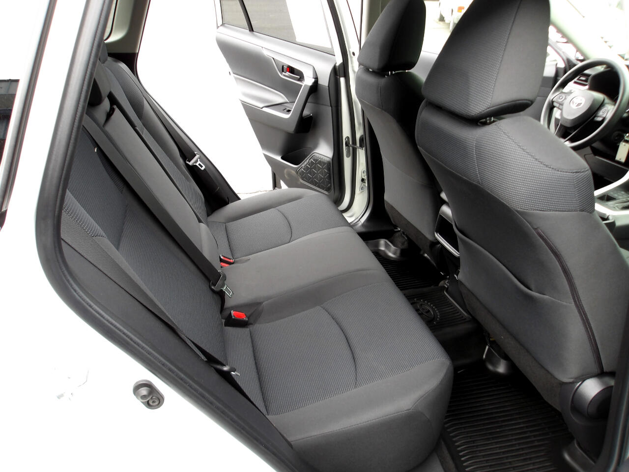 2019 Toyota RAV4 LE photo 10
