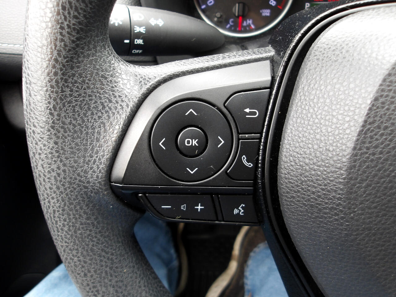 2019 Toyota RAV4 LE photo 13