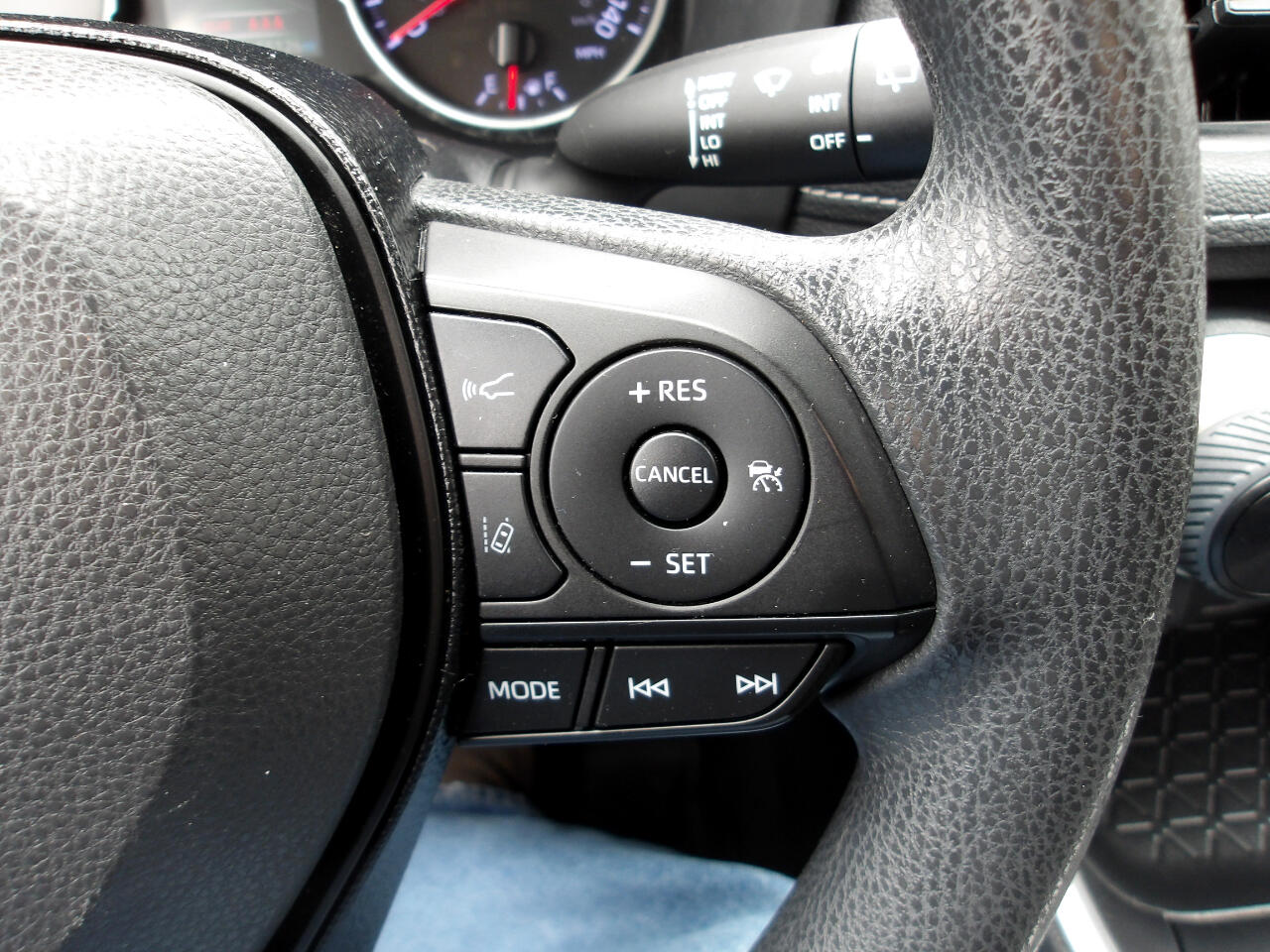 2019 Toyota RAV4 LE photo 14