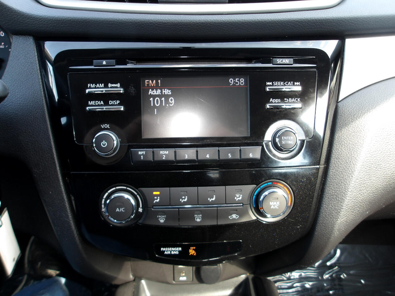2016 Nissan Rogue S photo 18