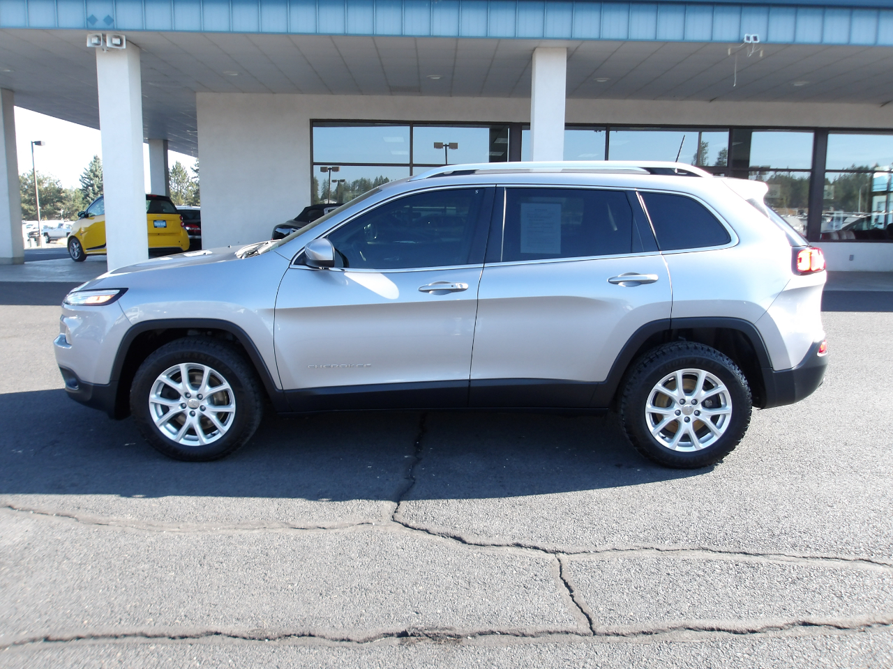 2017 Jeep Cherokee Latitude photo 2