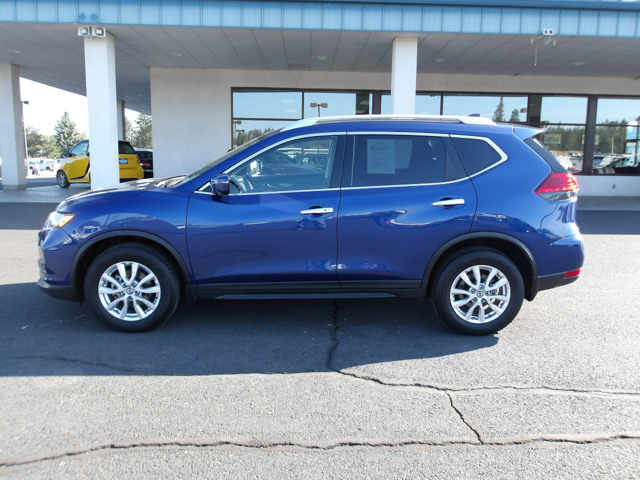 2017 Nissan Rogue SV AWD photo 2