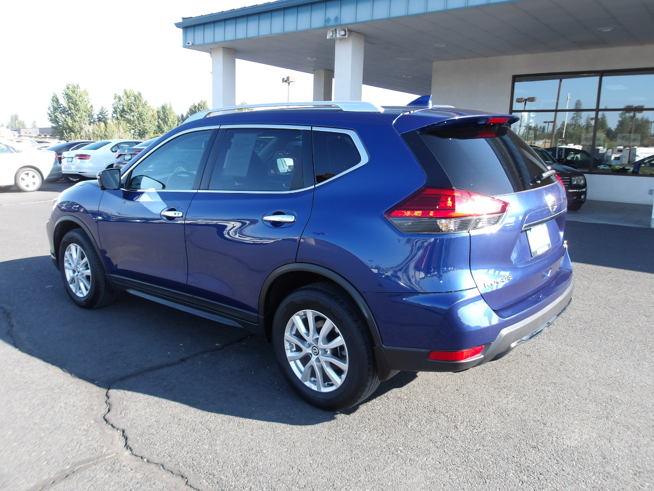 2017 Nissan Rogue SV AWD photo 3
