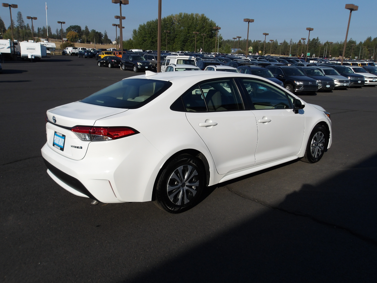 2021 Toyota Corolla LE Hybrid photo 3