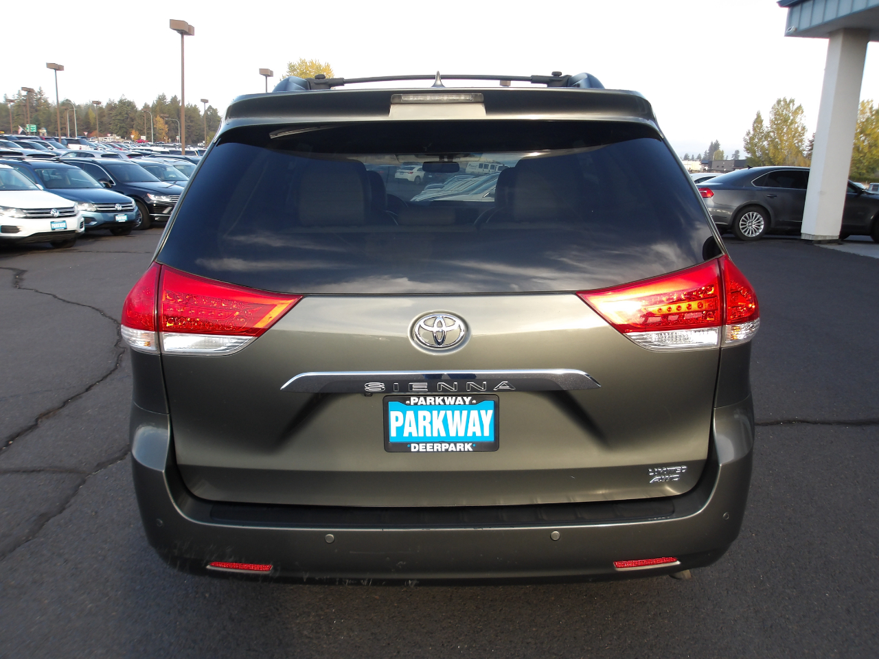 Toyota Sienna 5dr 7-Pass Van V6 XLE AWD (Natl) 2013