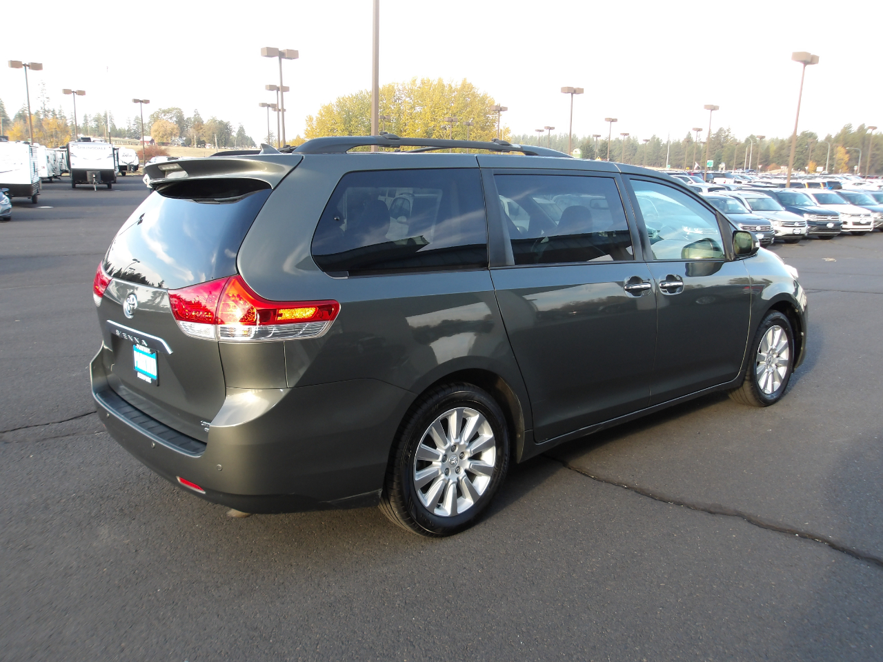 Toyota Sienna 5dr 7-Pass Van V6 XLE AWD (Natl) 2013