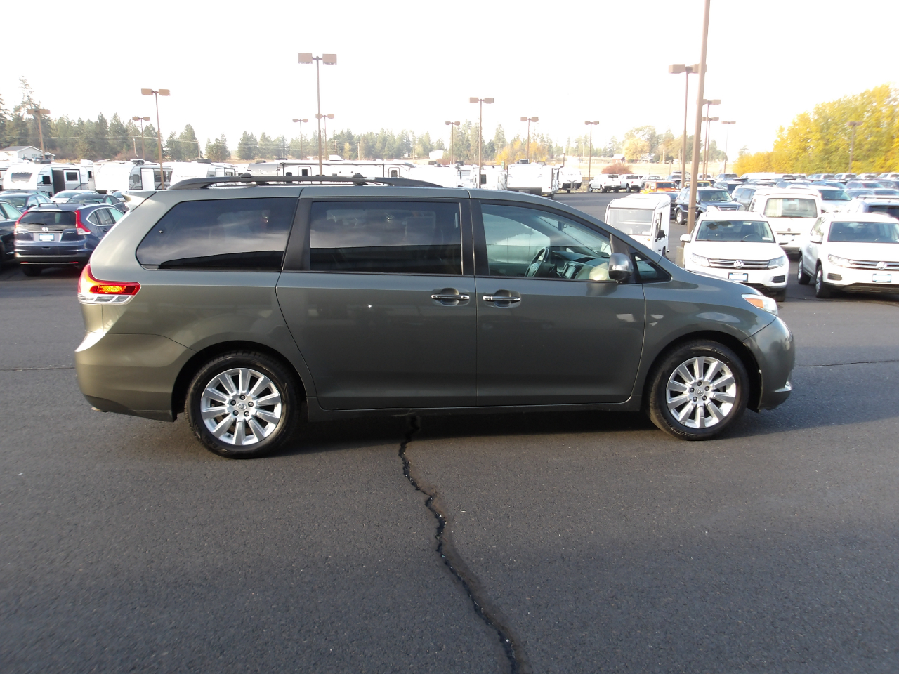 Toyota Sienna 5dr 7-Pass Van V6 XLE AWD (Natl) 2013