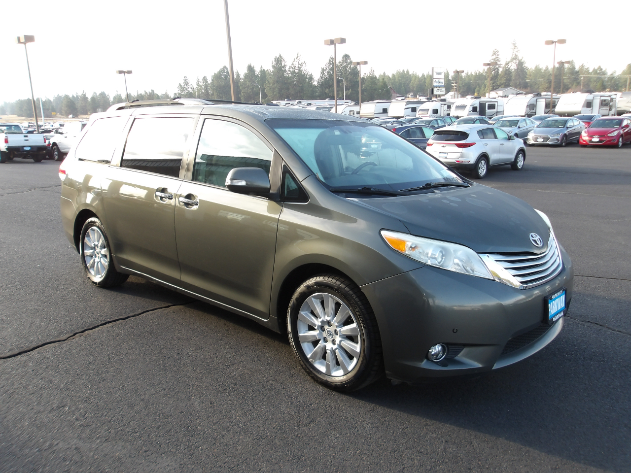 Toyota Sienna 5dr 7-Pass Van V6 XLE AWD (Natl) 2013