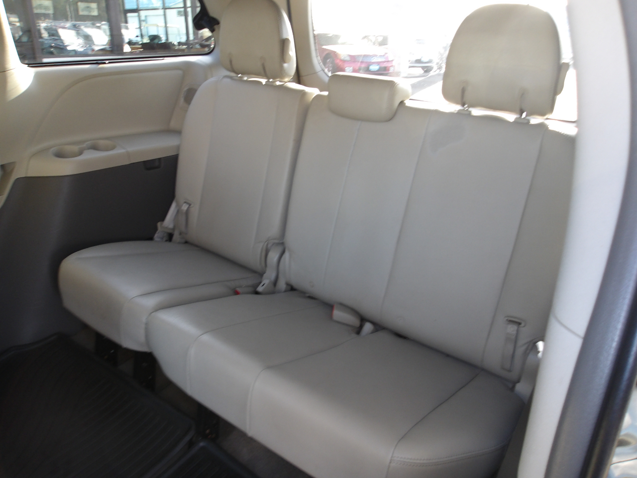 Toyota Sienna 5dr 7-Pass Van V6 XLE AWD (Natl) 2013