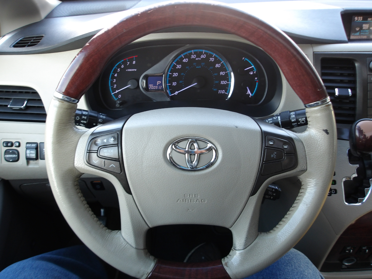 Toyota Sienna 5dr 7-Pass Van V6 XLE AWD (Natl) 2013