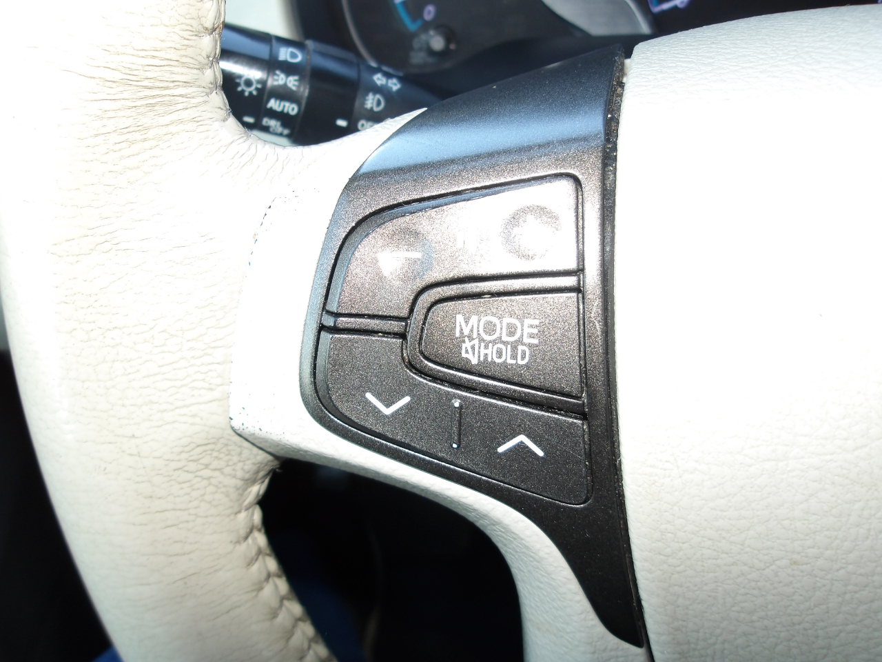 Toyota Sienna 5dr 7-Pass Van V6 XLE AWD (Natl) 2013