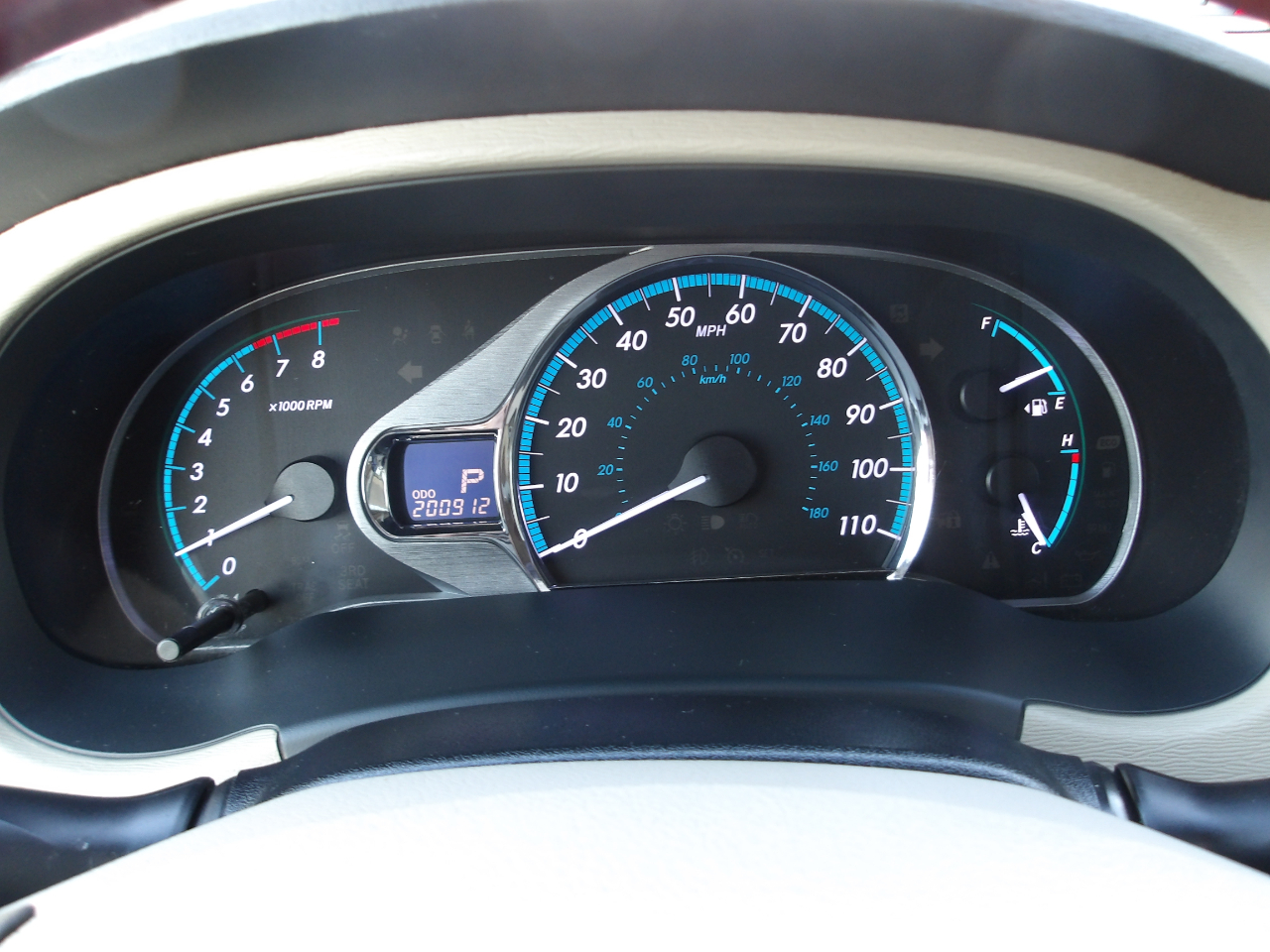 Toyota Sienna 5dr 7-Pass Van V6 XLE AWD (Natl) 2013