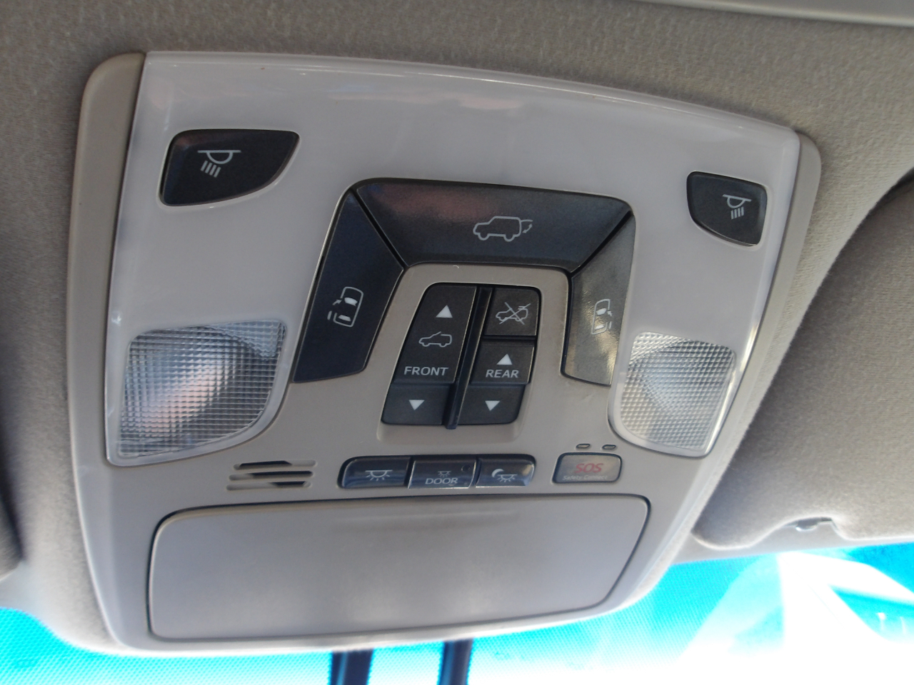 Toyota Sienna 5dr 7-Pass Van V6 XLE AWD (Natl) 2013