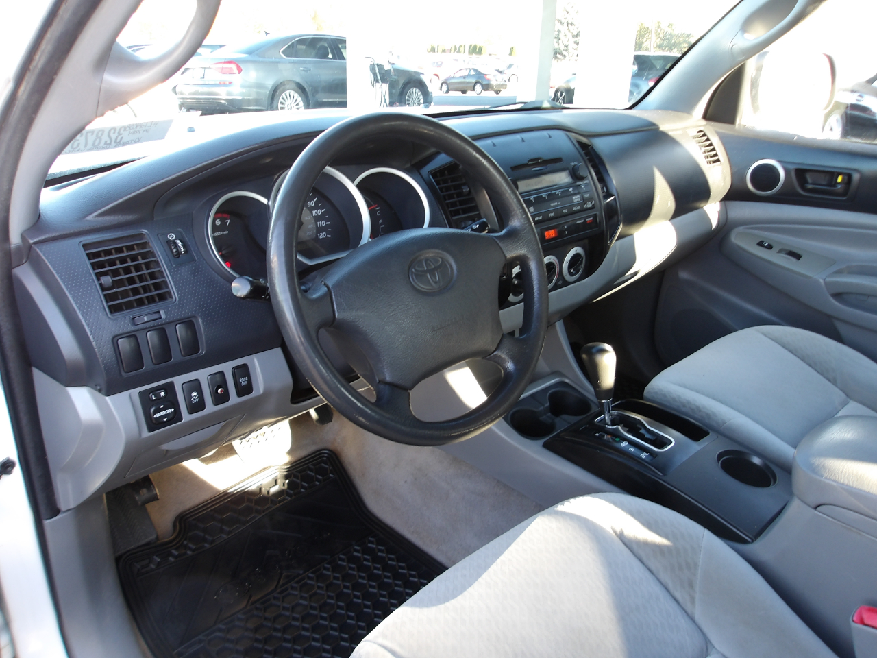 Toyota Tacoma 4WD Double LB V6 AT (Natl) 2010