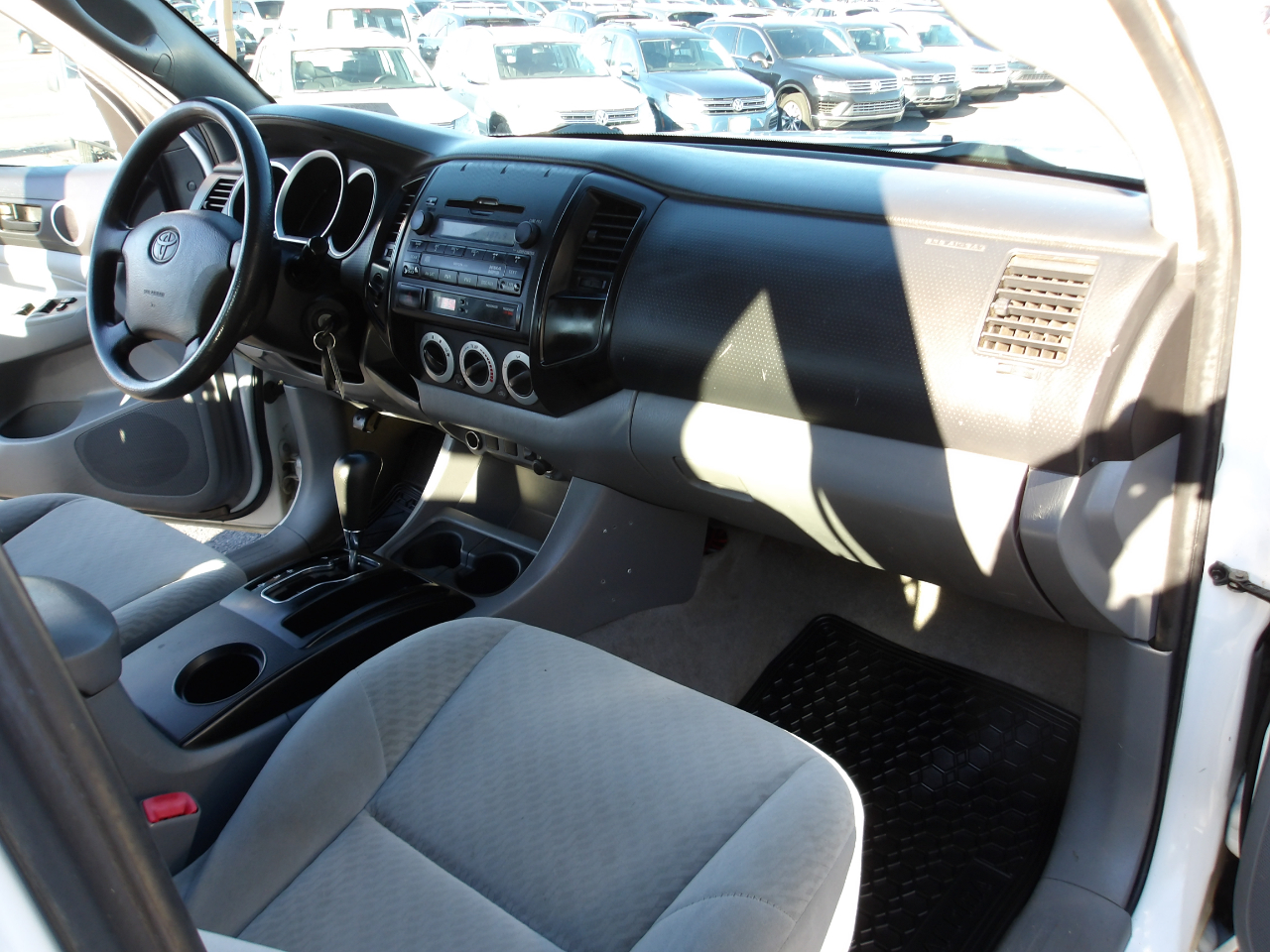 Toyota Tacoma 4WD Double LB V6 AT (Natl) 2010