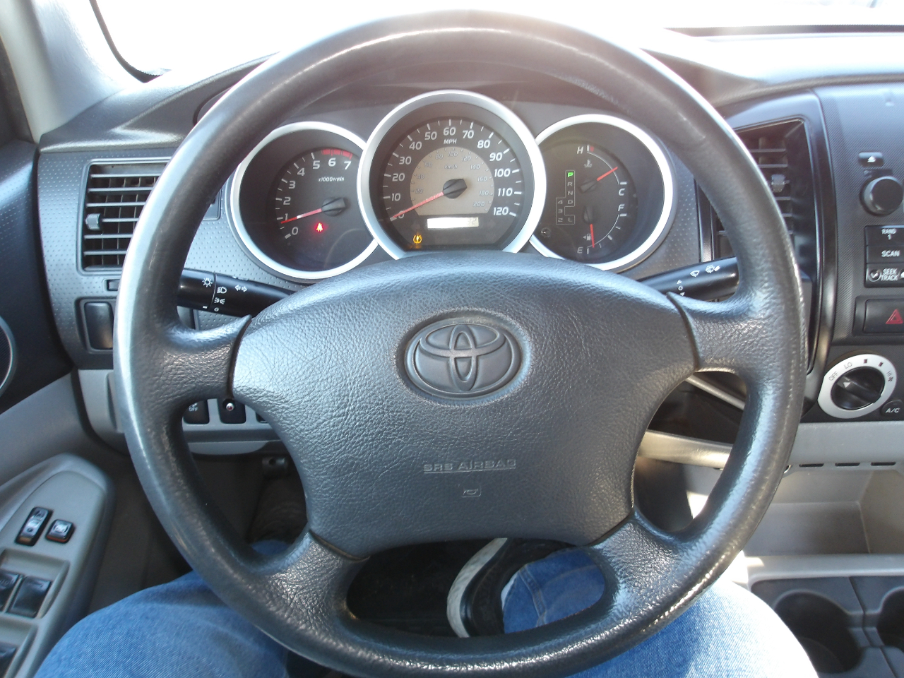 Toyota Tacoma 4WD Double LB V6 AT (Natl) 2010