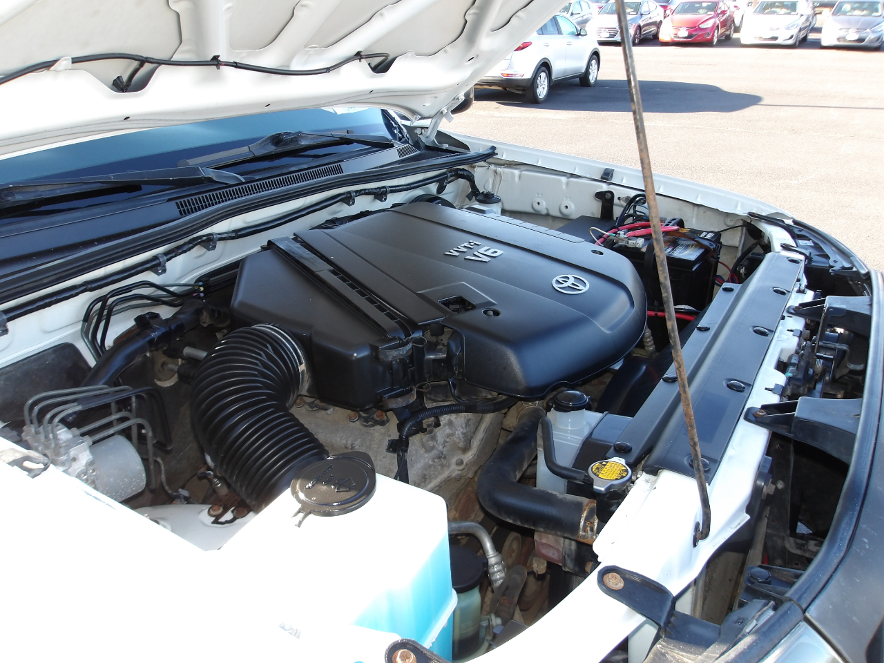 Toyota Tacoma 4WD Double LB V6 AT (Natl) 2010