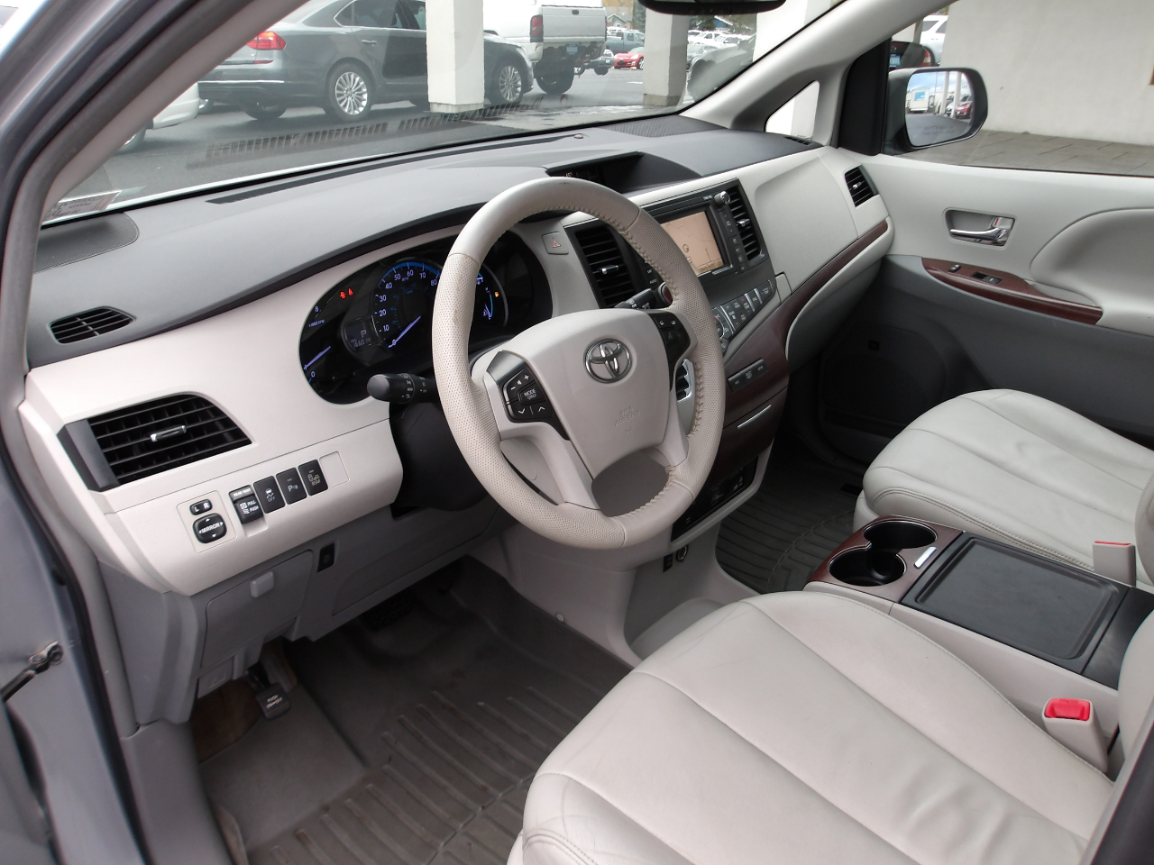 Toyota Sienna 5dr 7-Pass Van V6 Ltd AWD (Natl) 2014