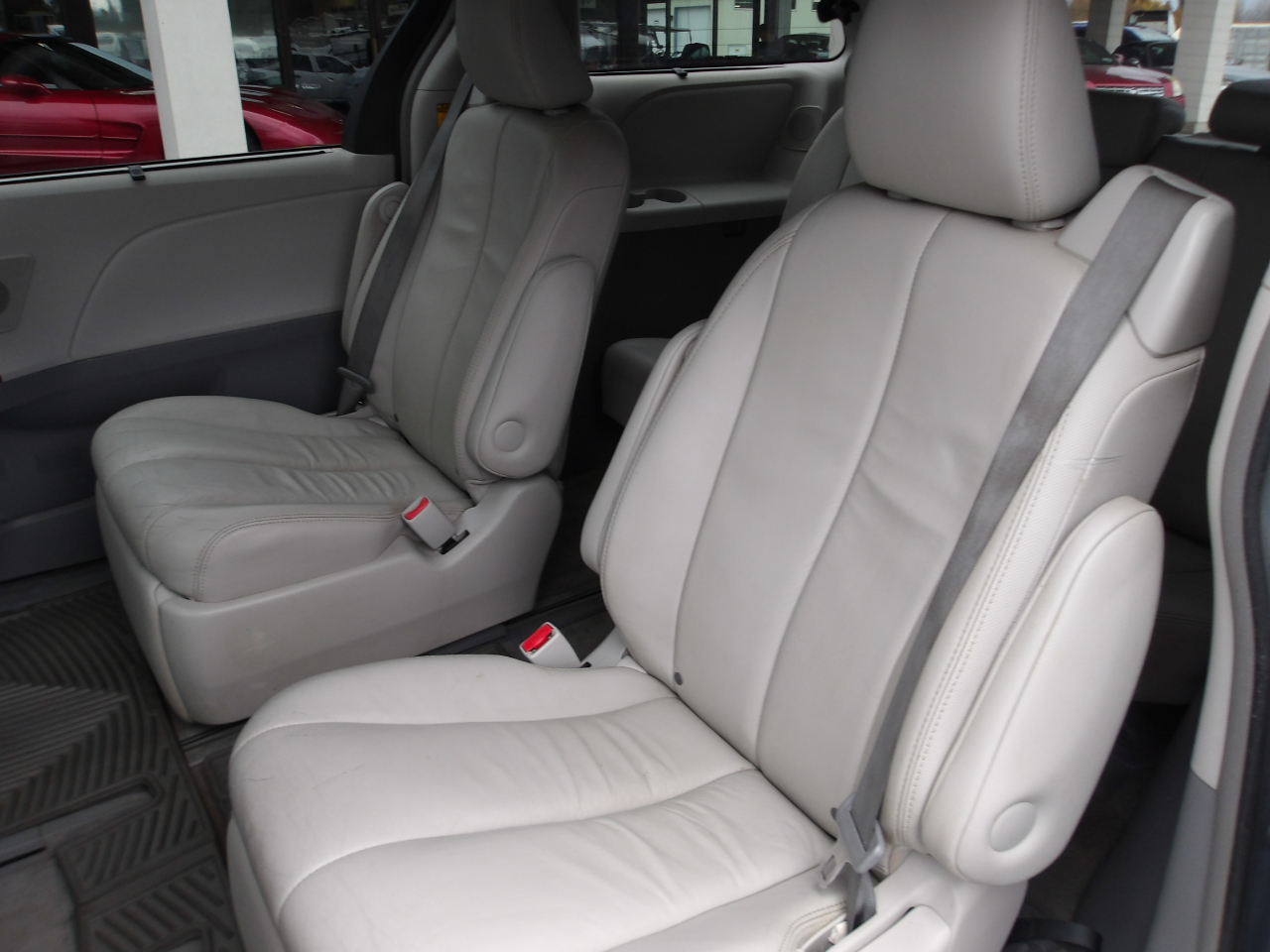 Toyota Sienna 5dr 7-Pass Van V6 Ltd AWD (Natl) 2014