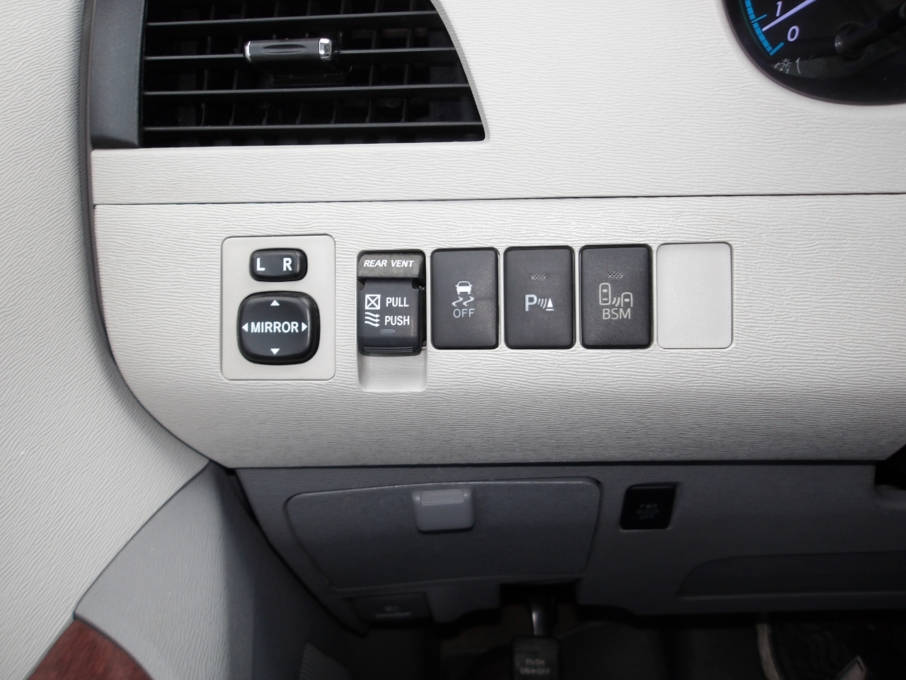 Toyota Sienna 5dr 7-Pass Van V6 Ltd AWD (Natl) 2014