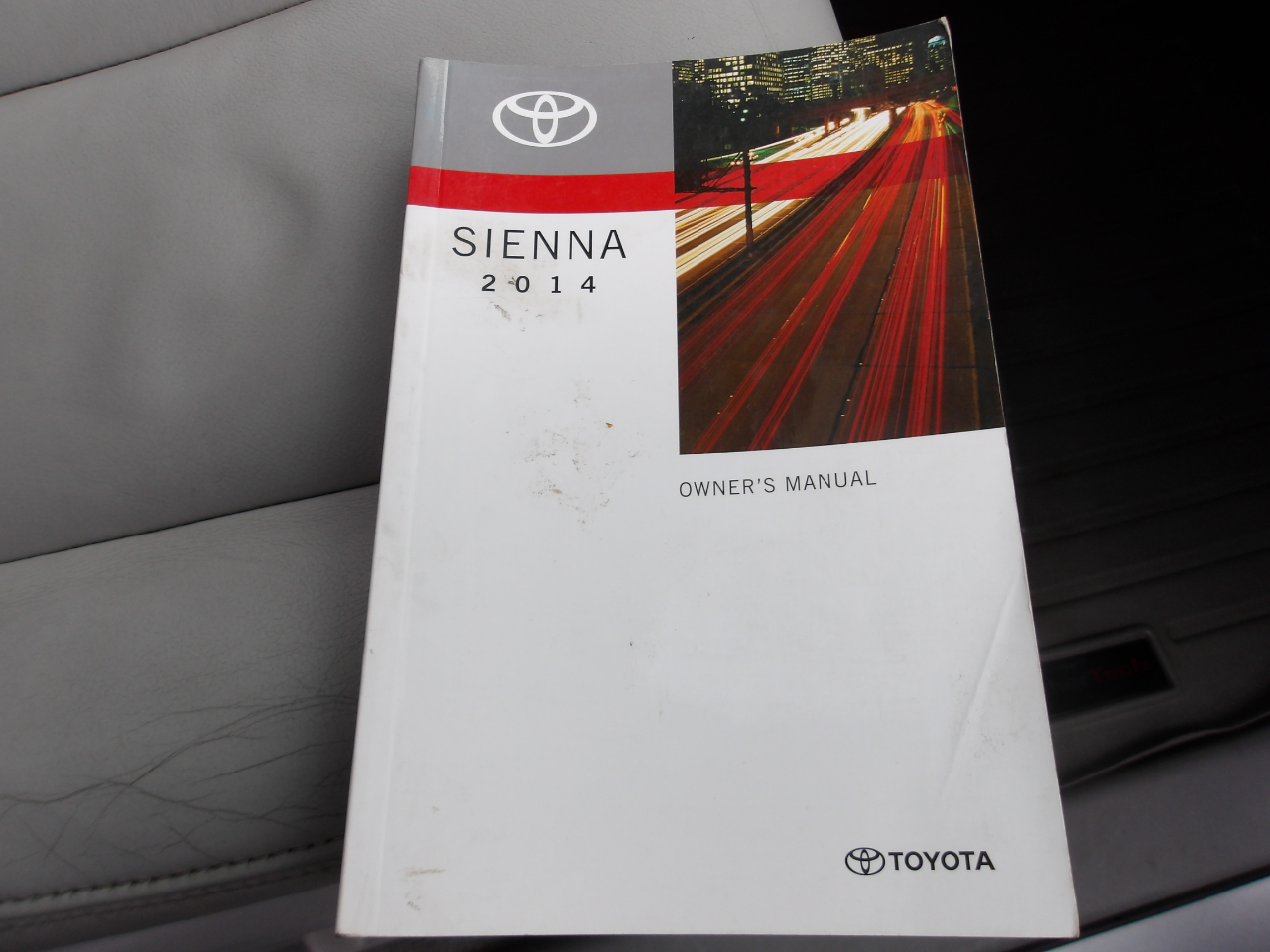 Toyota Sienna 5dr 7-Pass Van V6 Ltd AWD (Natl) 2014