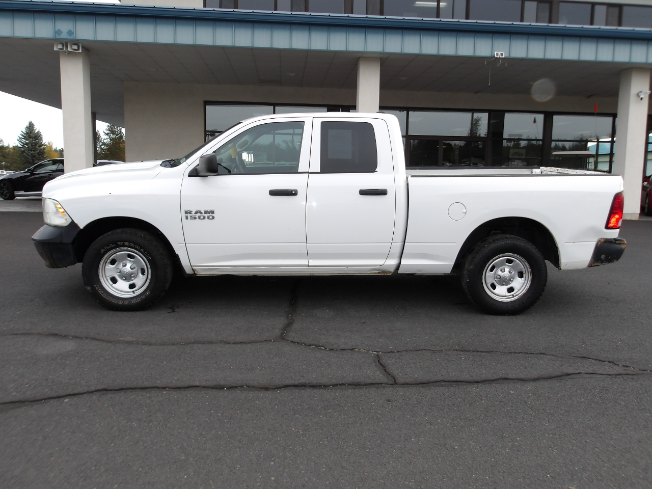 RAM 1500 4WD Quad Cab 140.5" Tradesman 2013