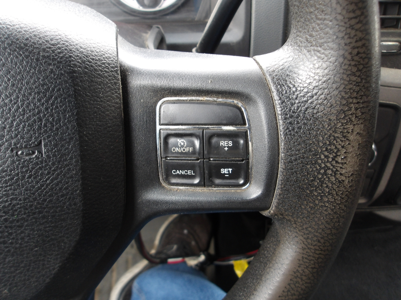 RAM 1500 4WD Quad Cab 140.5" Tradesman 2013