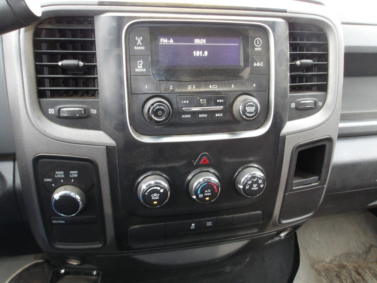 RAM 1500 4WD Quad Cab 140.5" Tradesman 2013